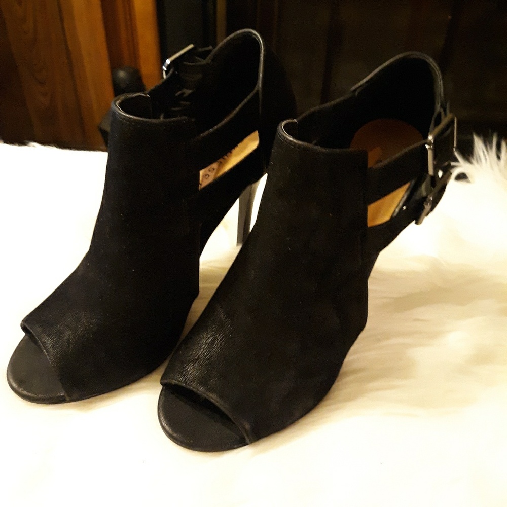 Chinese Laundry "Z-jump in" sandals - Picture 1 of 7